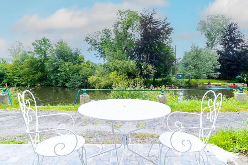 Apartmán Les Berges De L'Oust Malestroit Exteriér fotografie